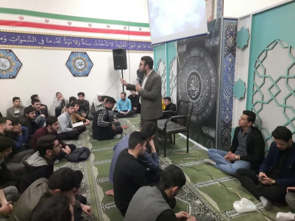 مراسم اولین شب قدر، با حضور پرشور دانشجویان پردیس علامه امینی تبریز برگزار شد. 3