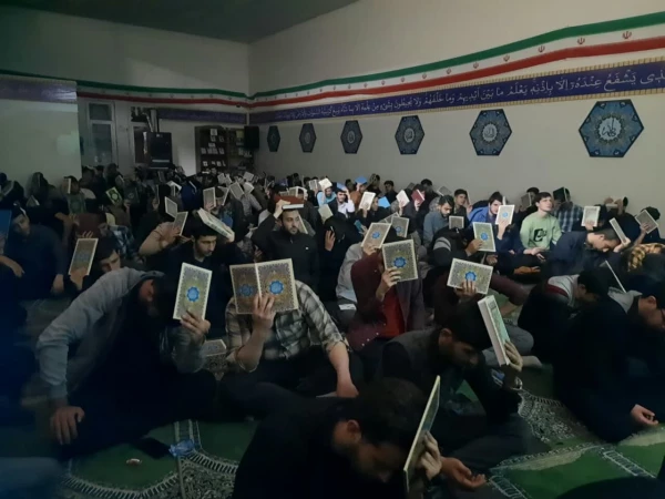 مراسم اولین شب قدر، با حضور پرشور دانشجویان پردیس علامه امینی تبریز برگزار شد. 6