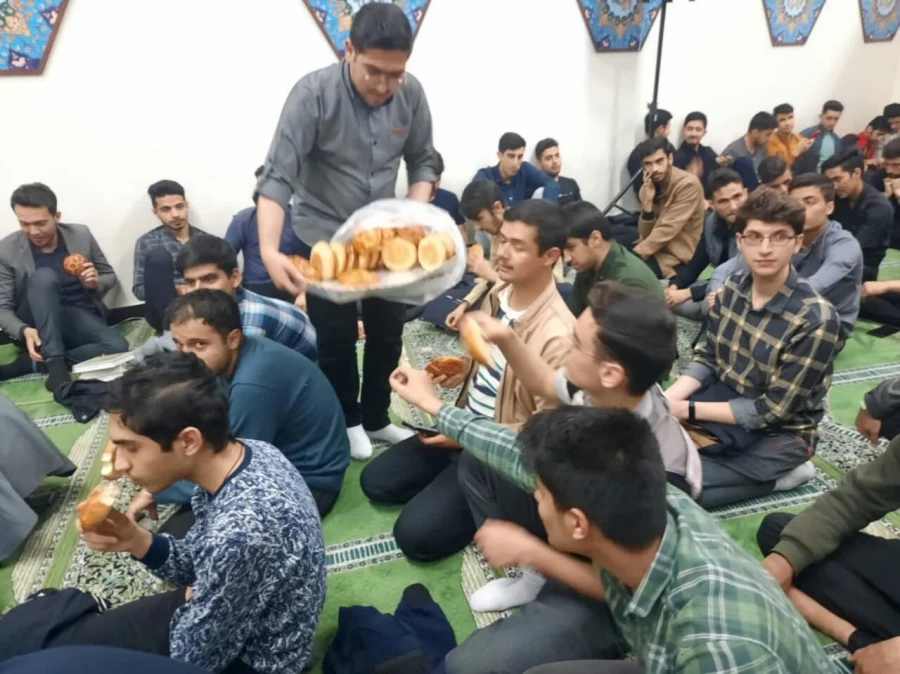 مراسم اولین شب قدر، با حضور پرشور دانشجویان پردیس علامه امینی تبریز برگزار شد. 8