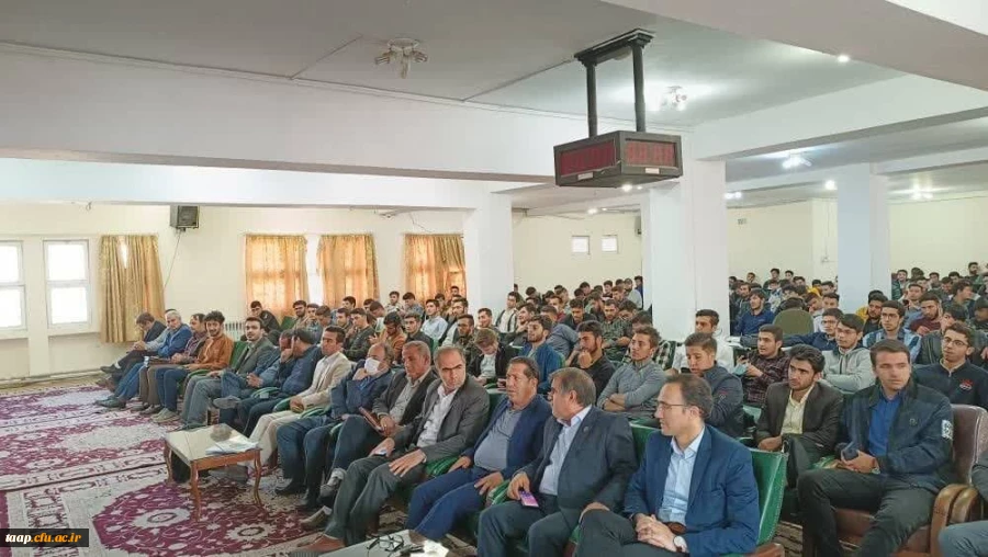 به مناسبت روزمعلم 12 اردیبهشت ماه پردیس علامه امینی در سالن اجتماعات برگزار نمود. 3