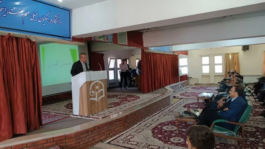 به مناسبت روزمعلم 12 اردیبهشت ماه پردیس علامه امینی در سالن اجتماعات برگزار نمود. 4