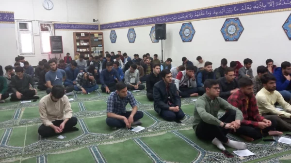 آغاز سلسله نشست های آشنایی با معارف نهج البلاغه با   همت کانون های قرآن وعترتونماز ونیایش   که با  استقبال حداکثری دانشجو معلمان پردیس  و باسخنرانی دکتر رحیم پور   برگزار شد. 2