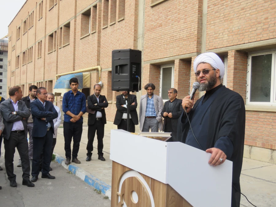 اساتید،کارکنان ودانشجویان پردیس علامه امینی همانند سایر آزادگان جهان در حرکتی خودجوش نسبت به این جنایت تاریخی شدیدا اعتراض نمودند. 3