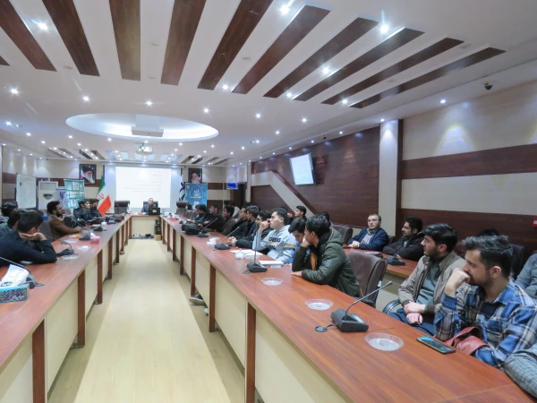 به همت واحدپژوهش و کتابخانه پردیس علامه امینی تبریز کارگاه مقاله نویسی برگزار شد. 4