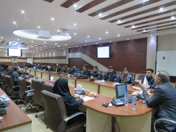 به همت واحدپژوهش و کتابخانه پردیس علامه امینی تبریز کارگاه مقاله نویسی برگزار شد. 5