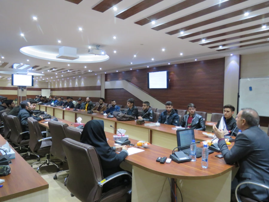 به همت واحدپژوهش و کتابخانه پردیس علامه امینی تبریز کارگاه مقاله نویسی برگزار شد. 5