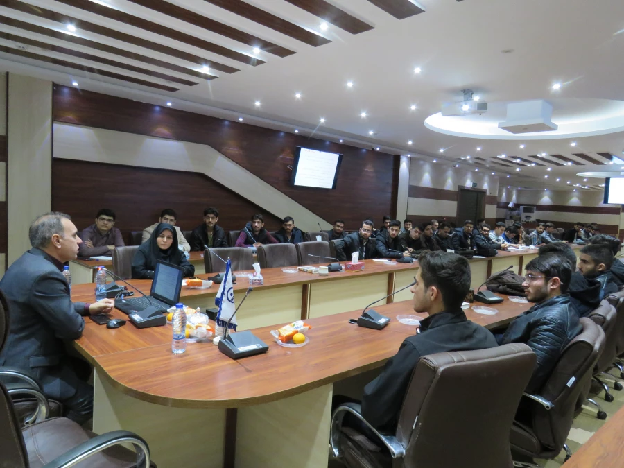 به همت واحدپژوهش و کتابخانه پردیس علامه امینی تبریز کارگاه مقاله نویسی برگزار شد. 6