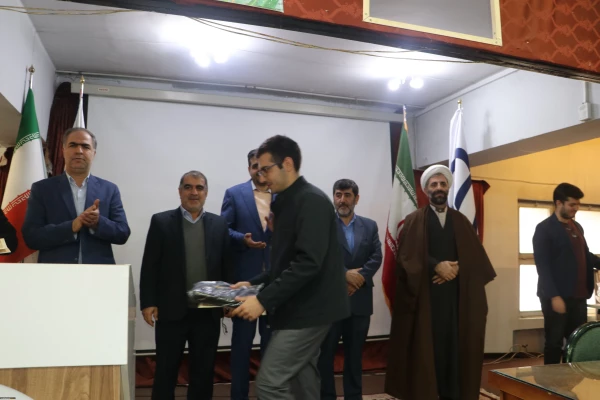 آیین گرامیداشت روز دانشجو با حضور معاون سیاسی ، امنیتی استاندارآذربایجان شرقی در دانشگاه فرهنگیان برگزار شد. 11