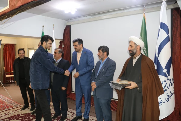 آیین گرامیداشت روز دانشجو با حضور معاون سیاسی ، امنیتی استاندارآذربایجان شرقی در دانشگاه فرهنگیان برگزار شد. 12