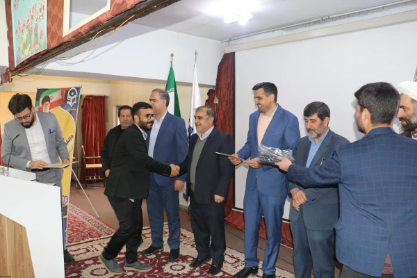 آیین گرامیداشت روز دانشجو با حضور معاون سیاسی ، امنیتی استاندارآذربایجان شرقی در دانشگاه فرهنگیان برگزار شد. 13