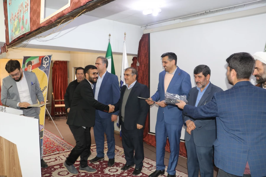 آیین گرامیداشت روز دانشجو با حضور معاون سیاسی ، امنیتی استاندارآذربایجان شرقی در دانشگاه فرهنگیان برگزار شد. 13