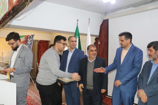 آیین گرامیداشت روز دانشجو با حضور معاون سیاسی ، امنیتی استاندارآذربایجان شرقی در دانشگاه فرهنگیان برگزار شد. 14