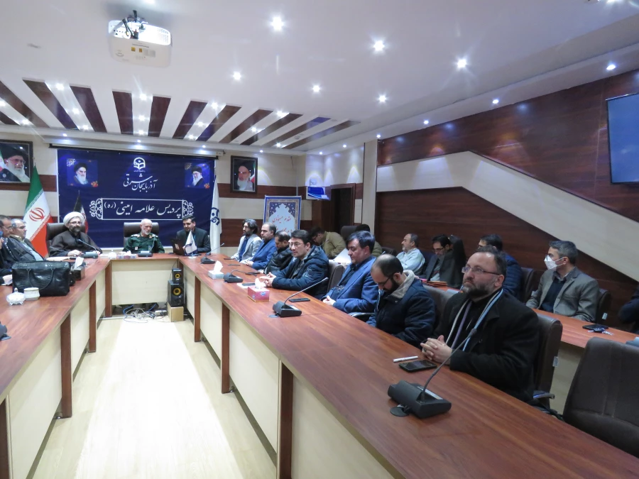 آذربایجانی ها  نقش مهمی در جنگ داشتند و همه ما مدیون مردم و سرداران غیور آذربایجان وتبریزی ها  هستیم. 11