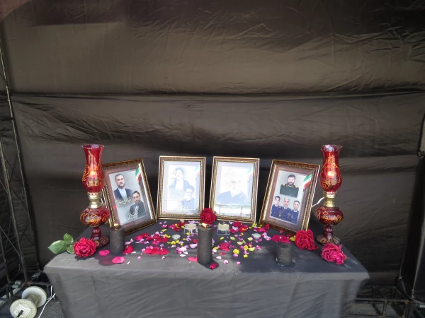 جایگاه و حجله ای برای گرامیداشت یاد  و خاطره ی شهدای خدمت در ورودی پردیس  برپا گردید. 3