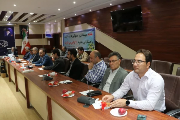 نشست صمیمی و هم اندیشی اعضای هیأت علمی با ریاست دانشگاه فرهنگیان آذربایجان شرقی 8