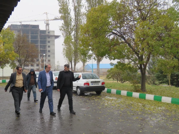  مشاورمحترم شهردار تبریز جناب آقای جعفرزاده و جناب آقای کریمی معاونت توسعه منابع و اموردانشجویی و شهردارناحیه 2 منطقه 3  از پردیس علامه امینی تبریز بازدید کردند. 2