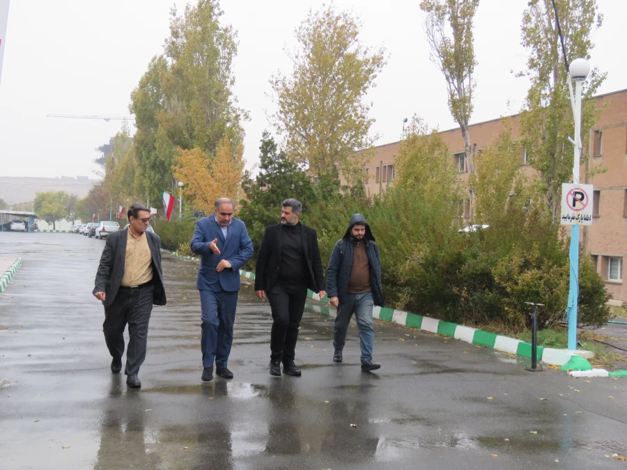  مشاورمحترم شهردار تبریز جناب آقای جعفرزاده و جناب آقای کریمی معاونت توسعه منابع و اموردانشجویی و شهردارناحیه 2 منطقه 3  از پردیس علامه امینی تبریز بازدید کردند. 3