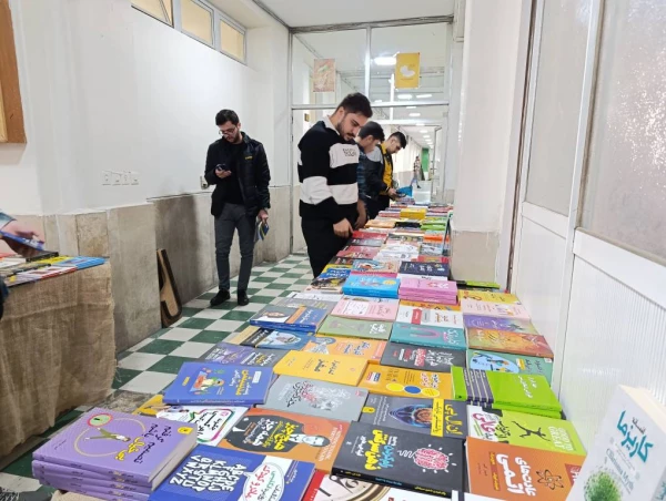 به مناسبت هفته کتاب و کتاب خوانی و به همت واحد پژوهش و کتابخانه پردیس برگزار شد. 3