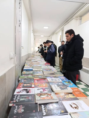 به مناسبت هفته کتاب و کتاب خوانی و به همت واحد پژوهش و کتابخانه پردیس برگزار شد. 6