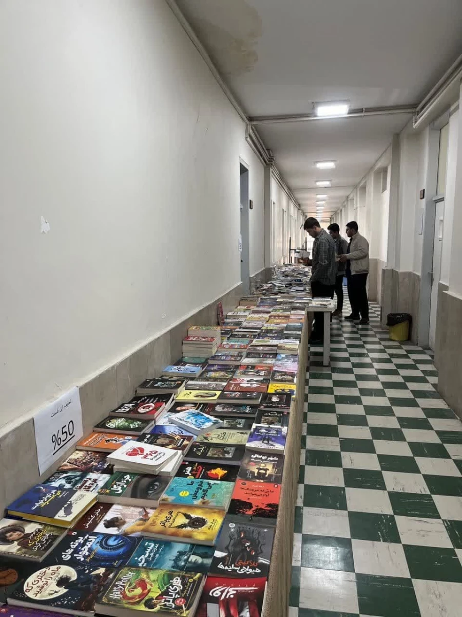 به مناسبت هفته کتاب و کتاب خوانی و به همت واحد پژوهش و کتابخانه پردیس برگزار شد. 11