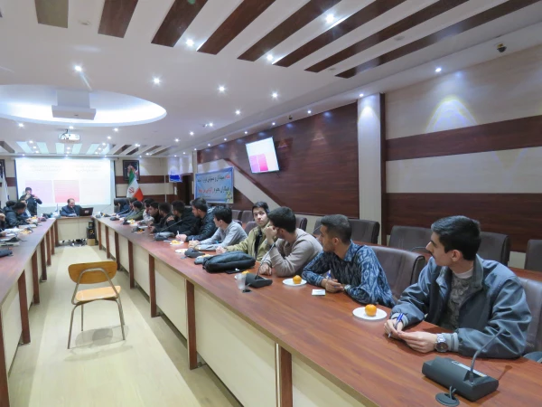 کارگاه آموزشی اصول نگارش های دانشجویی با تدریس جناب آقای دکتر پیر عین الدین عضو هیئت علمی دانشگاه 3