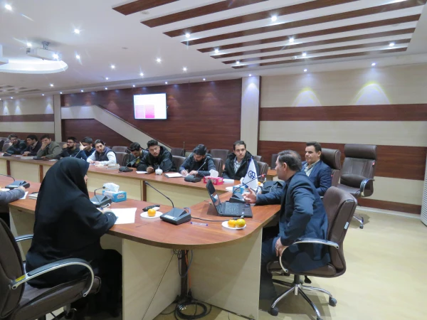کارگاه آموزشی اصول نگارش های دانشجویی با تدریس جناب آقای دکتر پیر عین الدین عضو هیئت علمی دانشگاه 4