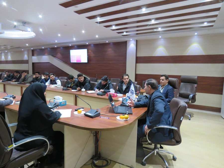 کارگاه آموزشی اصول نگارش های دانشجویی با تدریس جناب آقای دکتر پیر عین الدین عضو هیئت علمی دانشگاه 4