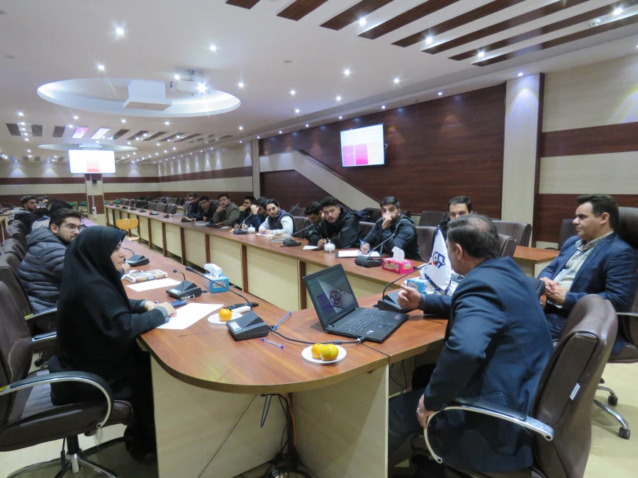 کارگاه آموزشی اصول نگارش های دانشجویی با تدریس جناب آقای دکتر پیر عین الدین عضو هیئت علمی دانشگاه 5