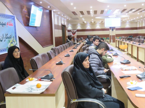 کارگاه آموزشی اصول نگارش های دانشجویی با تدریس جناب آقای دکتر پیر عین الدین عضو هیئت علمی دانشگاه 8