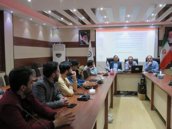 به مناسبت هفته کتاب و کتاب خوانی واحد پژوهش و کتابخانه پردیس علامه امینی کارگاه آموزشی مقاله نویسی برگزار شد. 3