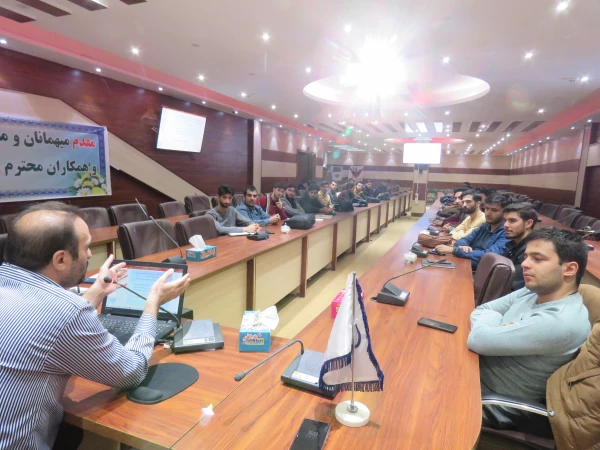 به مناسبت هفته کتاب و کتاب خوانی واحد پژوهش و کتابخانه پردیس علامه امینی کارگاه آموزشی مقاله نویسی برگزار شد. 4