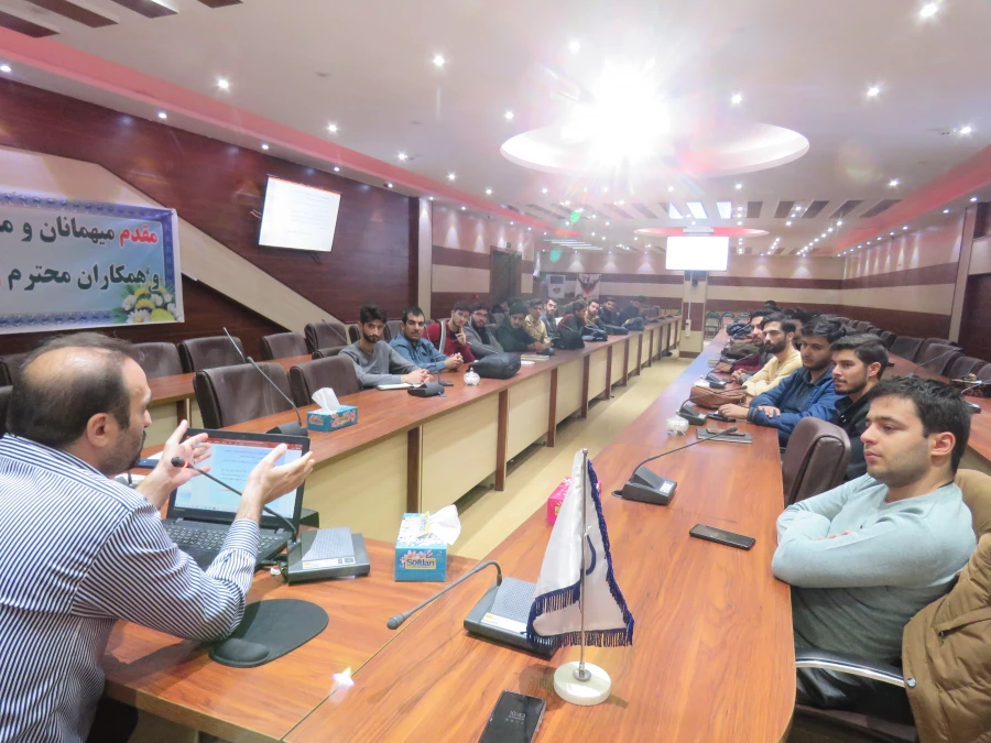 به مناسبت هفته کتاب و کتاب خوانی واحد پژوهش و کتابخانه پردیس علامه امینی کارگاه آموزشی مقاله نویسی برگزار شد. 4