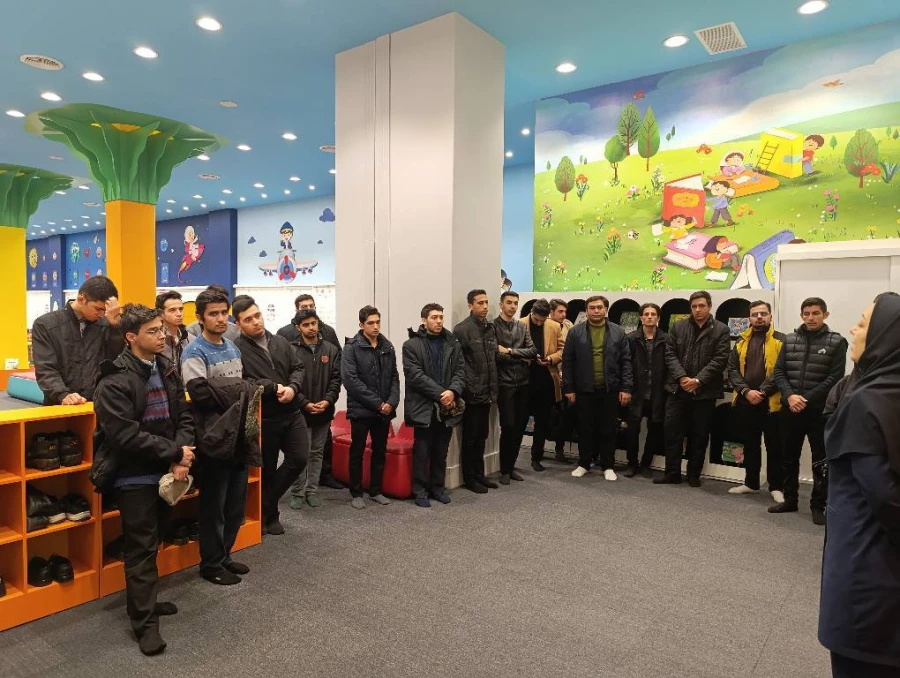 بازدید از کتابخانه مرکزی تبریز به مناسبت هفته کتاب و کتابخوانی 4