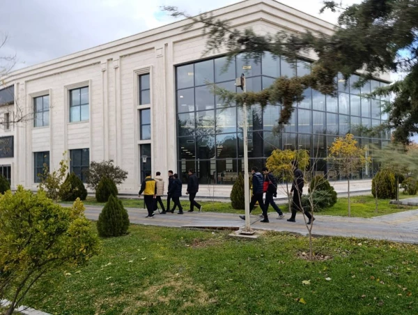 بازدید از کتابخانه مرکزی تبریز به مناسبت هفته کتاب و کتابخوانی 7