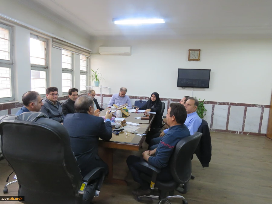 به همت واحد کتابخانه و امور پژوهش پردیس جلسه کارگروه تهیه و خرید کتاب در اتاق ریاست پردیس برگزار گردید. 2