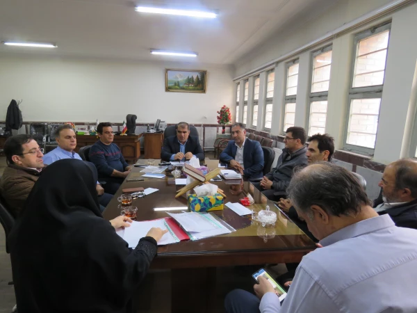 به همت واحد کتابخانه و امور پژوهش پردیس جلسه کارگروه تهیه و خرید کتاب در اتاق ریاست پردیس برگزار گردید. 2