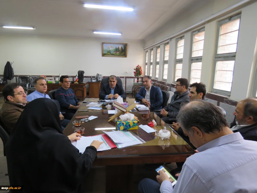 به همت واحد کتابخانه و امور پژوهش پردیس جلسه کارگروه تهیه و خرید کتاب در اتاق ریاست پردیس برگزار گردید. 2