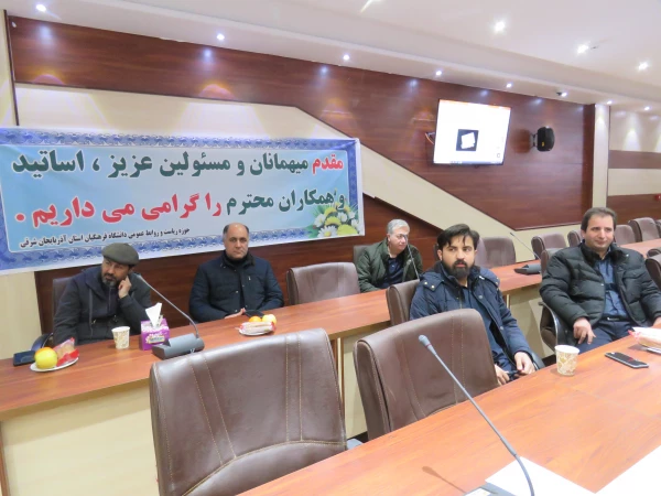 به همت امور دانشجویی پردیس جلسه آموزشی -توجیهی برای نیروهای طبخ وتوزیع شاغل در آشپزخانه پردیس علامه امینی ره برگزار گردید. 7