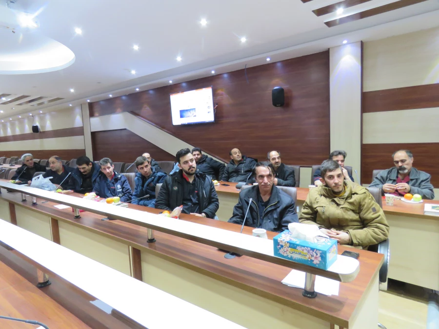 به همت امور دانشجویی پردیس جلسه آموزشی -توجیهی برای نیروهای طبخ وتوزیع شاغل در آشپزخانه پردیس علامه امینی ره برگزار گردید. 8