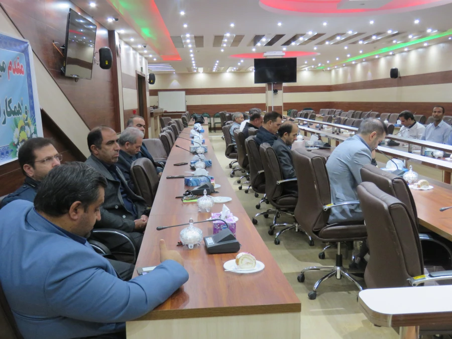  برگزاری جلسه  شورای اداری پردیس علامه امینی تبریز در سالن شمس پردیس
 2