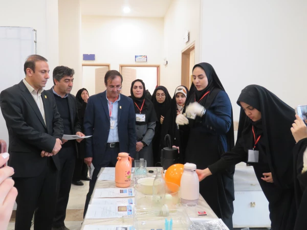 بازدید از دستاوردهای دانشجومعلمان در ششمین همایش ملی فیزیک در پردیس فاطمه الزهرا(س) تبریز 2