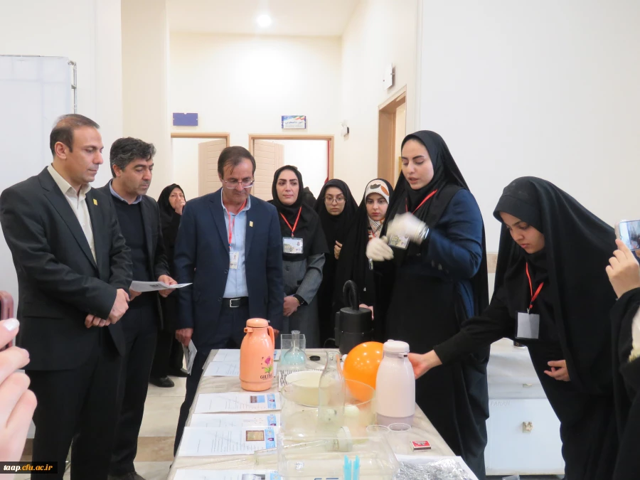 بازدید از دستاوردهای دانشجومعلمان در ششمین همایش ملی فیزیک در پردیس فاطمه الزهرا(س) تبریز 2