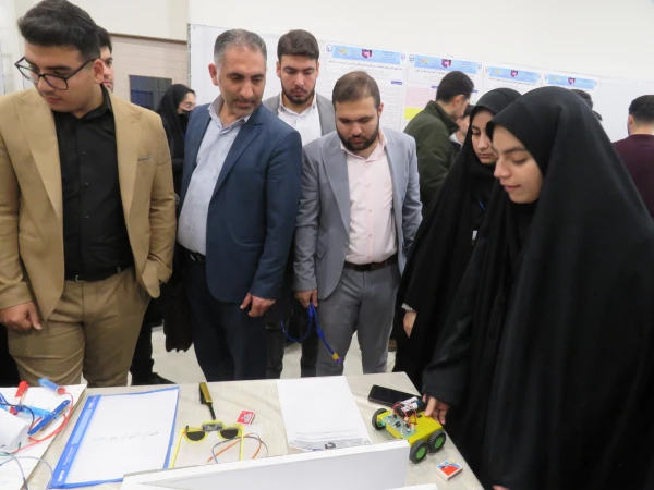 بازدید از دستاوردهای دانشجومعلمان در ششمین همایش ملی فیزیک در پردیس فاطمه الزهرا(س) تبریز 2