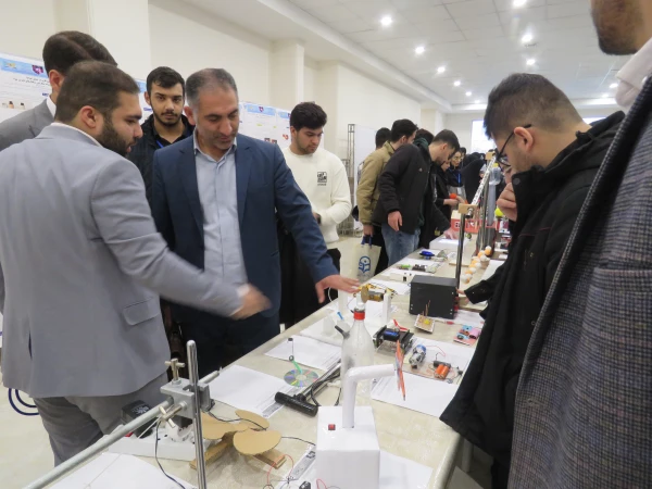 بازدید از دستاوردهای دانشجومعلمان در ششمین همایش ملی فیزیک در پردیس فاطمه الزهرا(س) تبریز 2