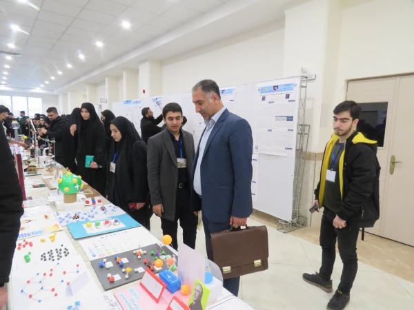 بازدید از دستاوردهای دانشجومعلمان در ششمین همایش ملی فیزیک در پردیس فاطمه الزهرا(س) تبریز 2