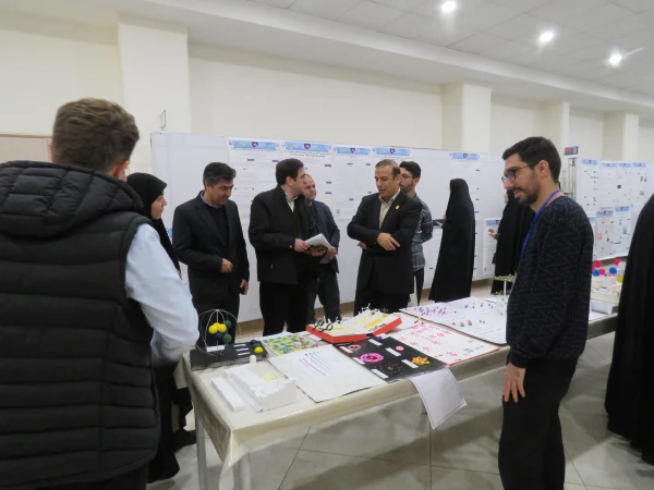 بازدید از دستاوردهای دانشجومعلمان در ششمین همایش ملی فیزیک در پردیس فاطمه الزهرا(س) تبریز 2