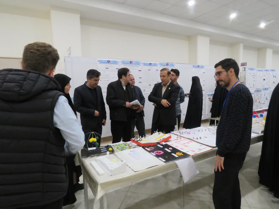 بازدید از دستاوردهای دانشجومعلمان در ششمین همایش ملی فیزیک در پردیس فاطمه الزهرا(س) تبریز 2