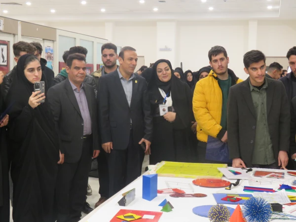 بازدید از دست سازه های دانشجومعلمان در ششمین همایش ملی ریاضی در پردیس فاطمه الزهرا(س) تبریز 2
