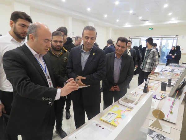 بازدید از دست سازه های دانشجومعلمان در ششمین همایش ملی ریاضی در پردیس فاطمه الزهرا(س) تبریز 3