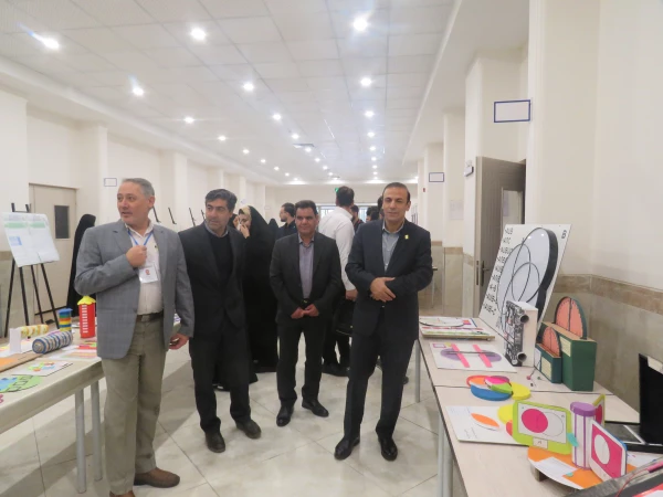 بازدید از دست سازه های دانشجومعلمان در ششمین همایش ملی ریاضی در پردیس فاطمه الزهرا(س) تبریز 4